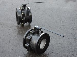 Kohouty kulové ze šedé litiny