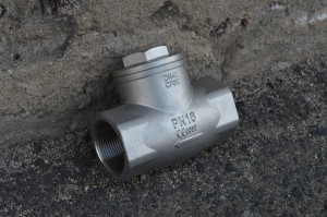 klapka zpětná závitová